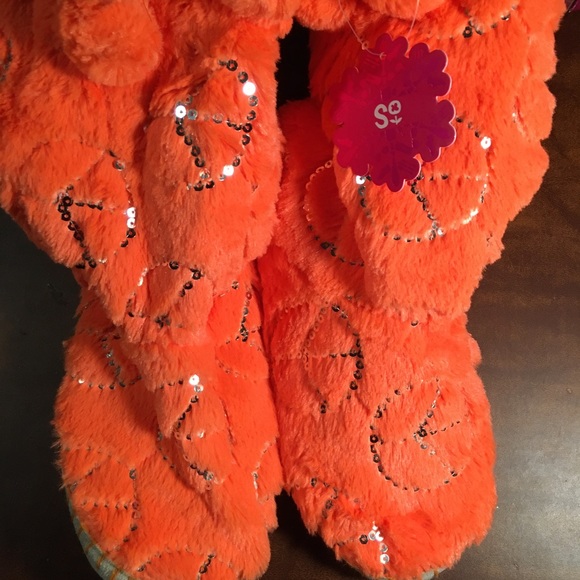 Orange peace sign slippers - Picture 3 of 4